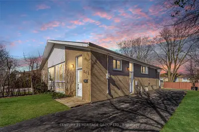 Semi-Detached in Richmond Hill