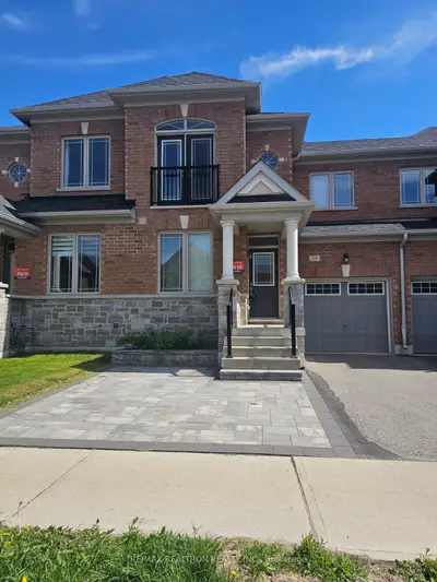Att/Row/Townhouse in East Gwillimbury