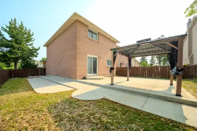 2 Noel Street, Markham, On L3p 5c8