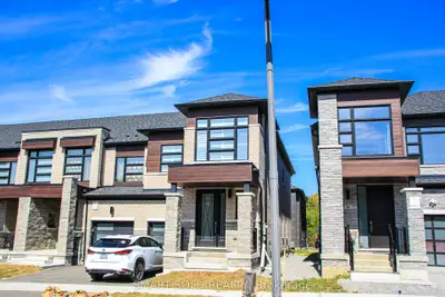 14 Boiton Street, Richmond Hill, On L4s 0j4