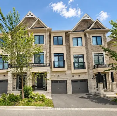 Att/Row/Townhouse in Richmond Hill