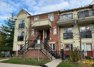 Condo Townhouse in Markham