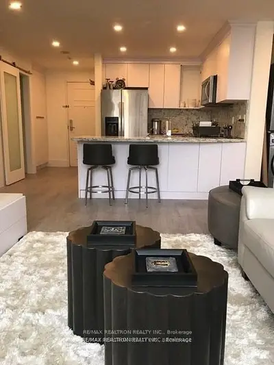 310 Red Maple Road 812, Richmond Hill, On L4c 0t7