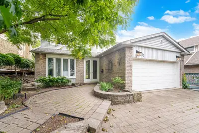 82 Eastman Crescent, Newmarket, On L3y 5s2