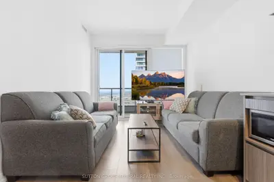 Condo Apartment in Vaughan
