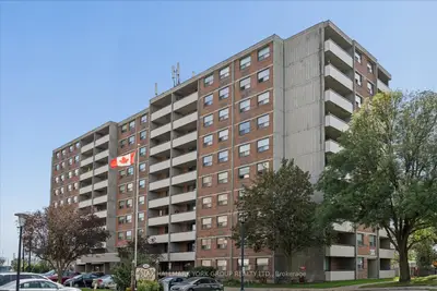 Condo Apartment in Newmarket