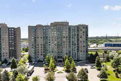 Condo Apartment in Richmond Hill