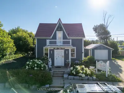 36 Ash Street, Uxbridge, On L9p 1e5