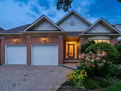 81 Arnies Chance 40, Whitchurch-stouffville, On L4a 1l7