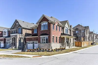 44 Clara May Avenue, East Gwillimbury, On L9n 0r4