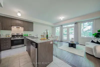 Att/Row/Townhouse in Richmond Hill