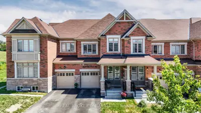 Att/Row/Townhouse in East Gwillimbury
