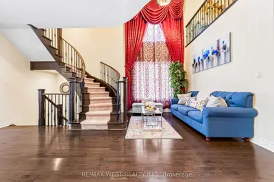 12 Oldham Street, Vaughan, On L4h 3n9