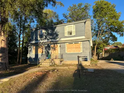 137 Wesley Street, Newmarket, On L3y 3n9