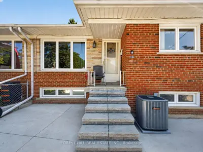 Semi-Detached in Richmond Hill