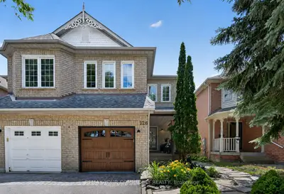 126 Woodroof Crescent, Aurora, On L4g 7h2