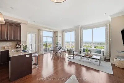 Condo Apartment in Markham