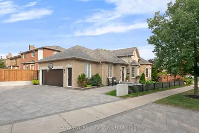 88 Brougham Drive, Vaughan, On L4l 3c4