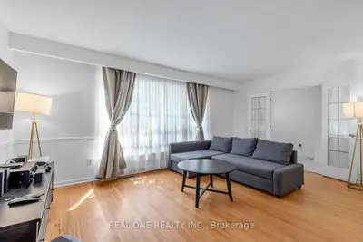 10 Devins Drive, Aurora, On L4g 2z1