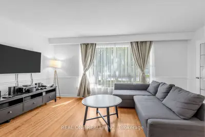 10 Devins Drive, Aurora, On L4g 2z1