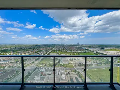 Condo Apartment in Richmond Hill