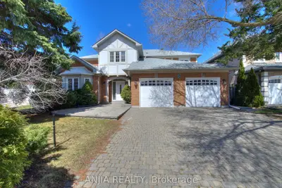 22 Chiltern Hill, Richmond Hill, On L4b 3b8