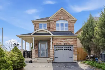 243 Venice Gate Drive, Vaughan, On L4h 0g1