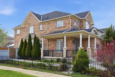243 Venice Gate Drive, Vaughan, On L4h 0g1