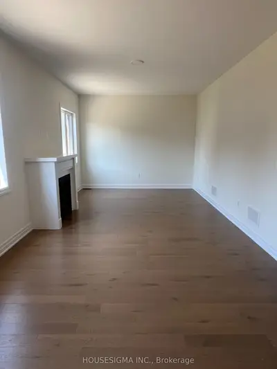 10 Max Bulmer Court, Georgina, On L3x 3j9