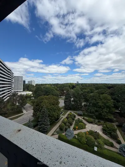 60 Inverlochy Boulevard 802, Markham, On L3t 4t7