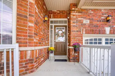 39 James Parrott Avenue, Markham, On L6e 0j8