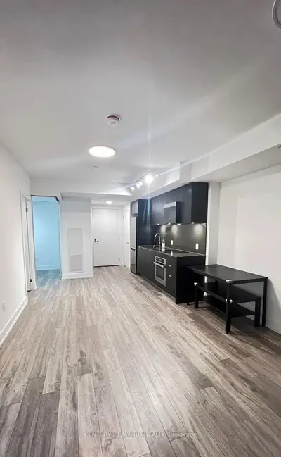 9 Clegg Road 812, Markham, On L6g 0h3