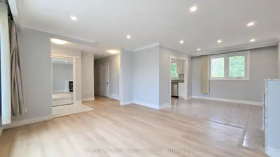 452 Lynett Crescent Main, Richmond Hill, On L4c 2v7