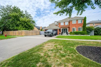 756 Kingsmere Avenue, Newmarket, On L3x 1k6