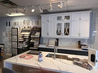 160 East Beaver Creek Road 29, Richmond Hill, On L4b 3l4