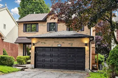 15 Closs Square, Aurora, On L4g 5h9
