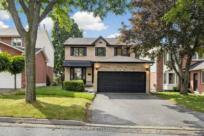 15 Closs Square, Aurora, On L4g 5h9