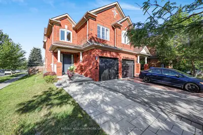 74 Snedden Avenue, Aurora, On L4g 7k7
