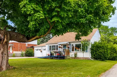 593 Watson Avenue, Newmarket, On L3y 2v2