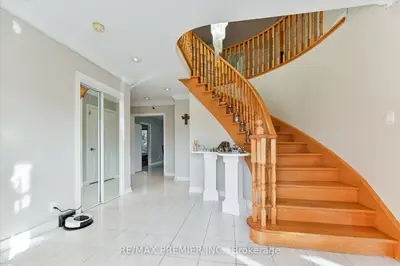 581 Wycliffe Avenue, Vaughan, On L4l 8s8