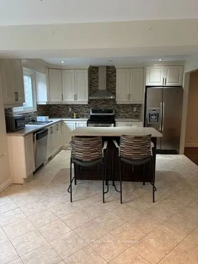 10 Testa Street, East Gwillimbury, On L0l 1r0