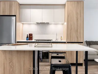 8 Beverley Glen Boulevard 121, Vaughan, On L4j 0l5
