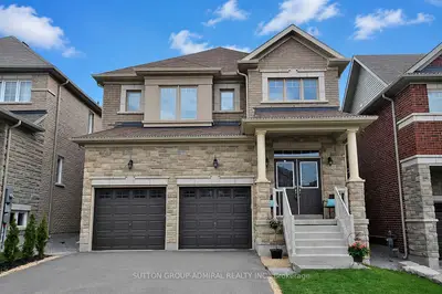232 Frederick Curran Lane, Newmarket, On L3x 3j3