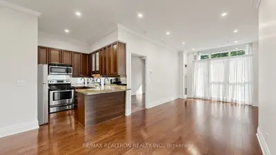 39 Upper Duke Crescent 116c, Markham, On L6g 0b8