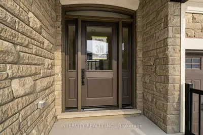 8 Heart Lake Circle, King, On L7b 0t1