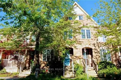 Att/Row/Townhouse in Markham