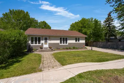 Detached in Essa