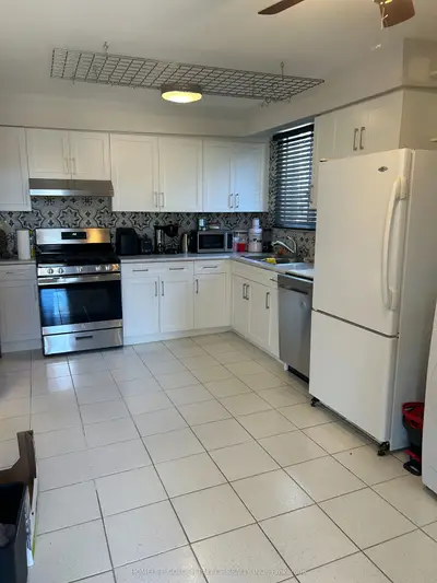 237 Pleasant Boulevard, Georgina, On L4p 2s7