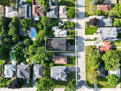 212 Sussex Avenue, Richmond Hill, On L4c 2g2