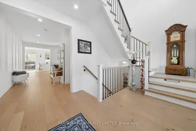 18 Victoria Drive, Uxbridge, On L9p 1g8